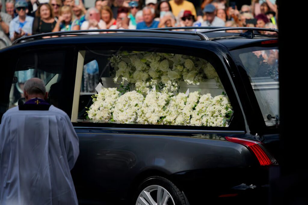 Bonnie Tyler funeral LIVE: Thousands of mourners applaud as singer's coffin arrives at church for service