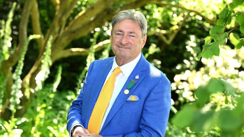 Alan Titchmarsh’s top 7 plants with amazing fragrances to ‘never be without’ in a garden