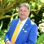 Alan Titchmarsh’s top 7 plants with amazing fragrances to ‘never be without’ in a garden