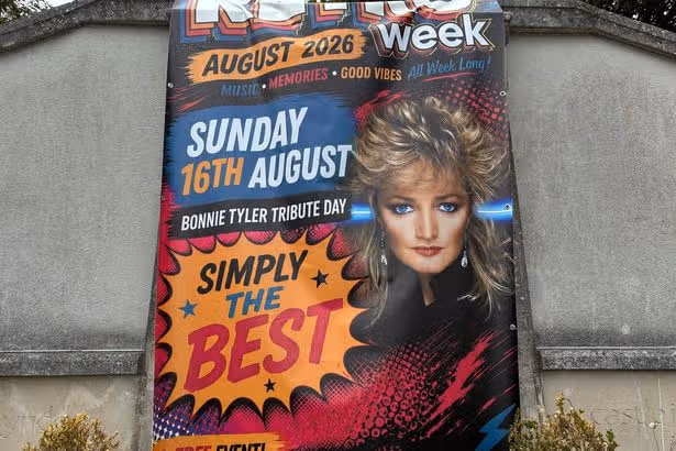Hundreds more celebrate Bonnie Tyler fans fill Welsh castle to remember singer