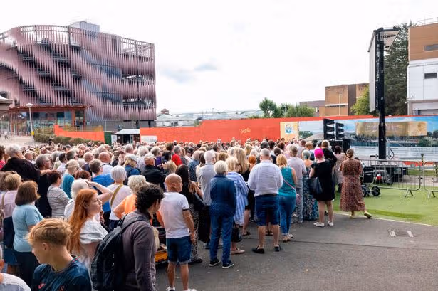 Bonnie Tyler funeral brings Swansea to a standstill