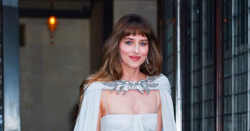 Celebs Are Swapping Classic Ballet Flats For “Glove Shoes” This Season