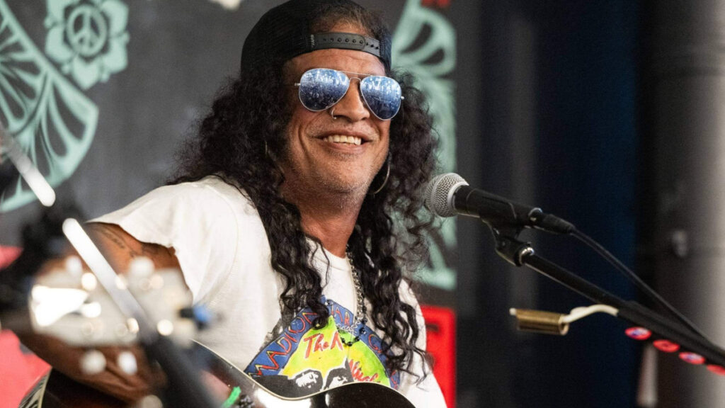 Slash Agrees 'Sweet Child O' Mine' Riff Is 'A Really Annoying Lick': 'I Feel For The People' Working In Guitar Stores [News]