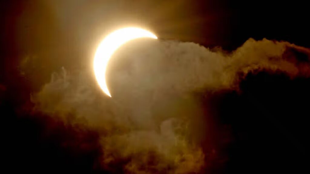 Solar Eclipse 2026 RECAP as incredible celestial display peaks over Greater Manchester