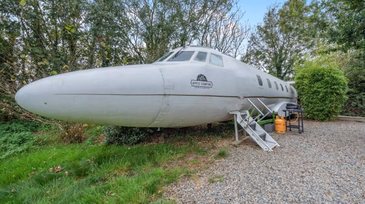 Holidaymakers can book an ‘unforgettable’ Tenby stay in a converted 1970s private jet