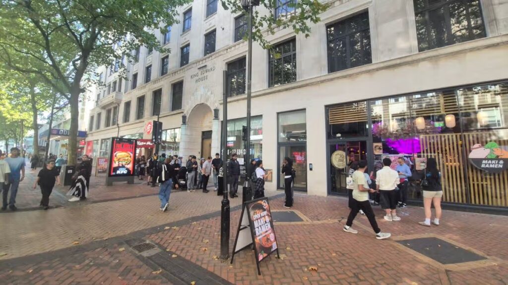 The reason dozens of people are queuing on Birmingham New Street as new opening delights