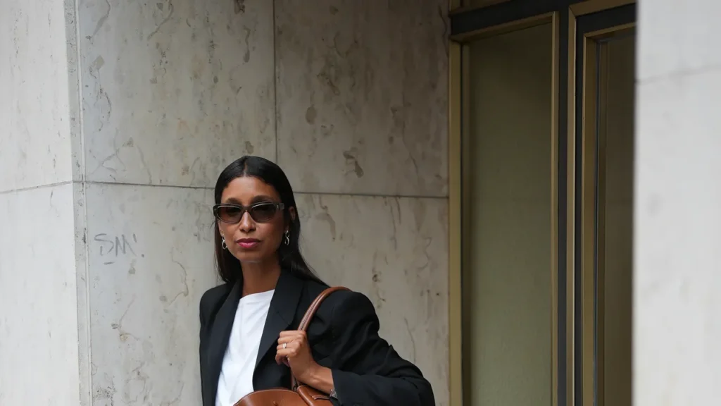 5 Easy Drop-Off and Pick-Up Outfit Ideas for Busy Moms 2026