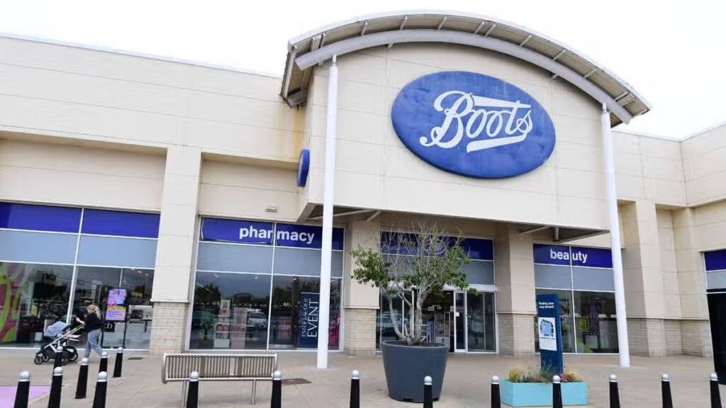 Boots shoppers race to buy Clarins summer sizzler reduced to £29