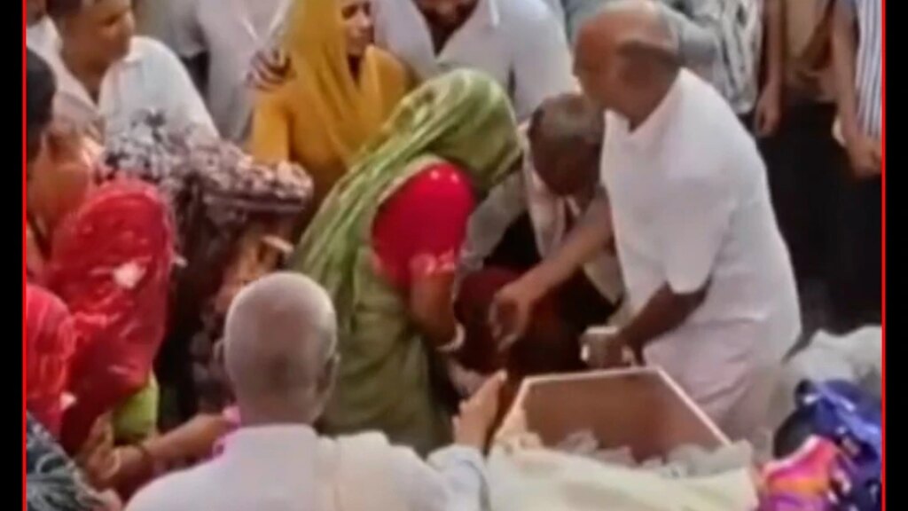 मुंबई में नौसेना जवान समेत परिवार के चार लोगों की मौत