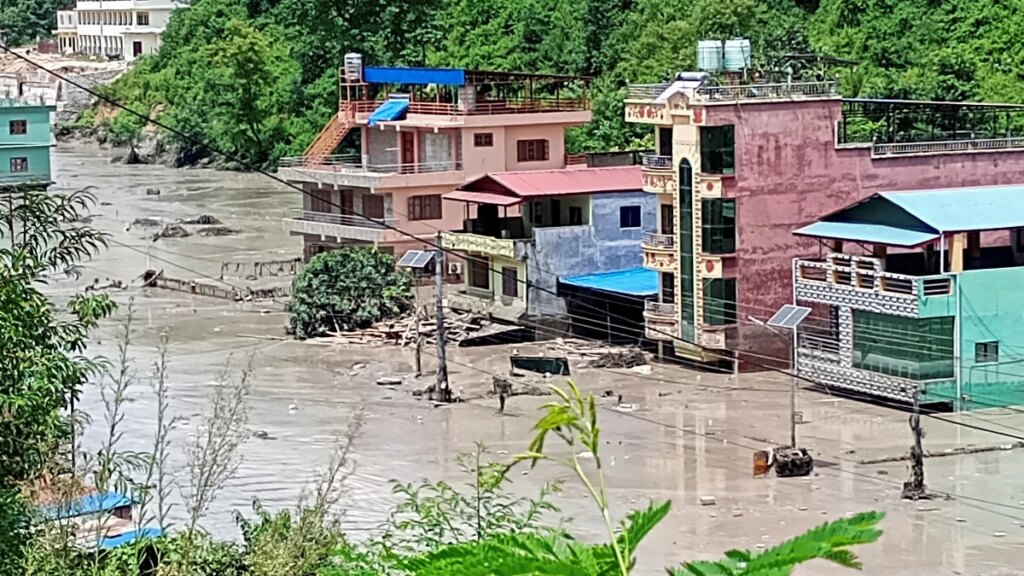 मलबे उगलती लाशें, नदियों में बढ़ता पानी, 734 मौतें… बाढ़ से सिसक रहे नेपाल पर नई आफत – nepal flash flood sunkoshi bhotekoshi water level india relief rescue ntc dhrj