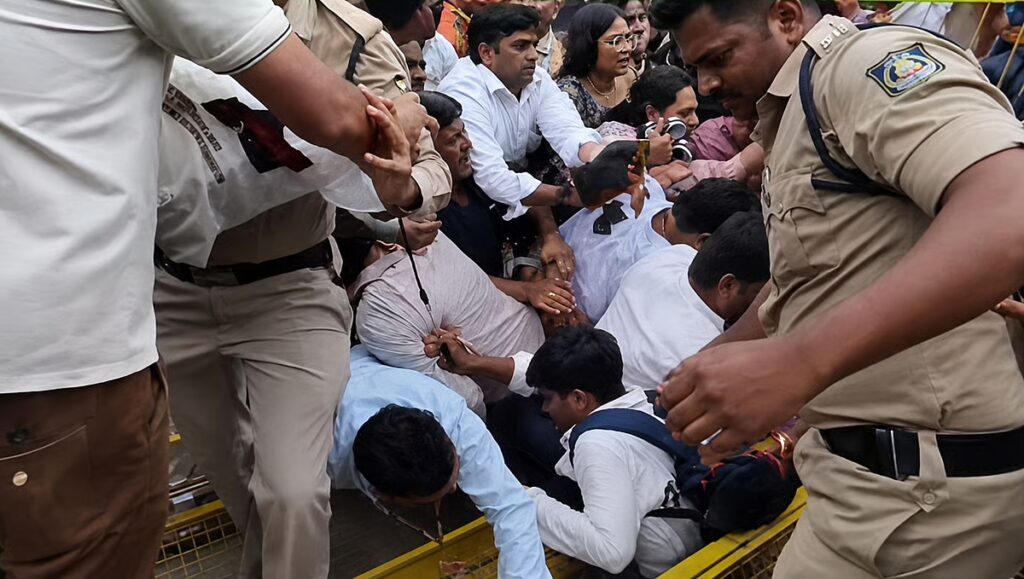 13 Devotees Injured Amid Crowd Surge Outside Mahakaleshwar Temple On Nag Panchami In MP’s Ujjain
