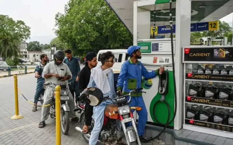 Govt announces slight reduction in petrol, diesel prices