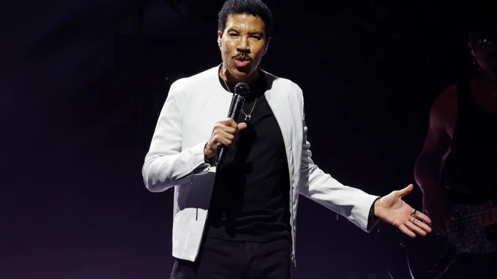 Lionel Richie Hospitalized Following St. Louis Concert, Source Says