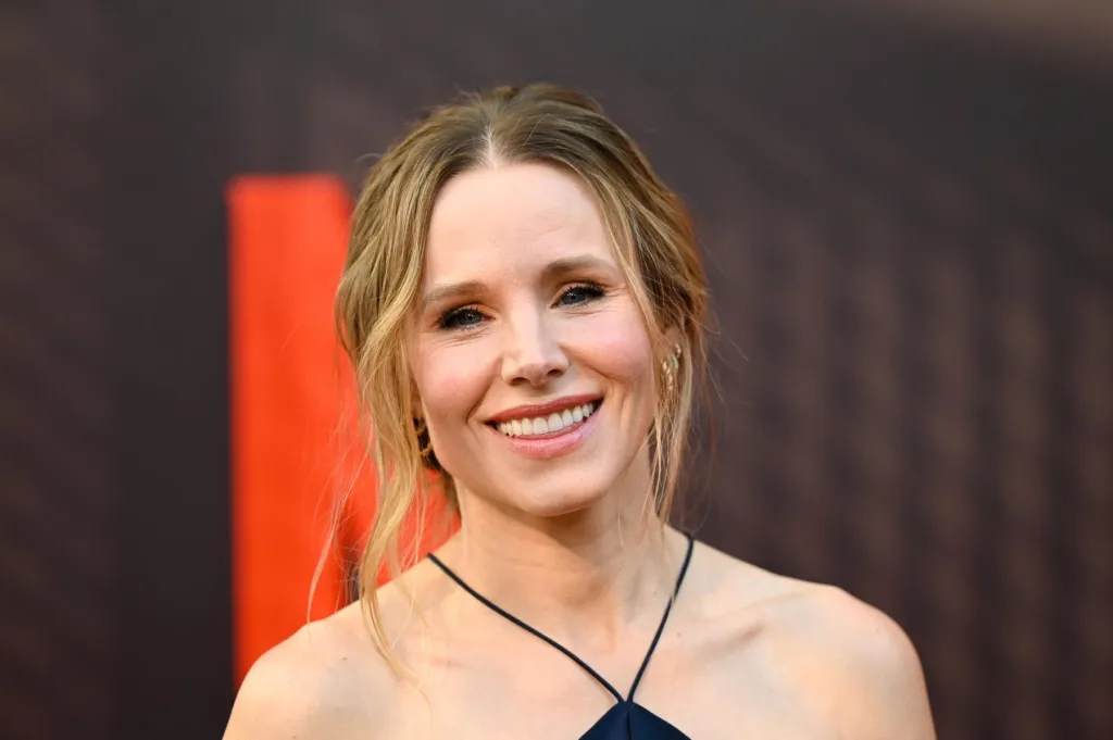 Kristen Bell Plays Surprise Broadway Set During Savannah Bananas Game