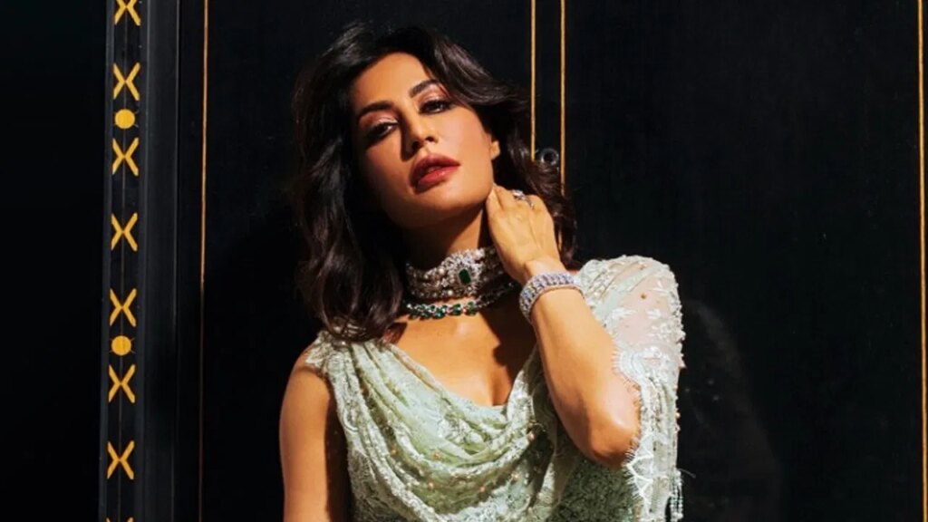 Chitrangada Singh Photos: 50 की उम्र में 25 वाली फिटनेस, चित्रांगदा सिंह ने तस्वीरों से मचाई हलचल
