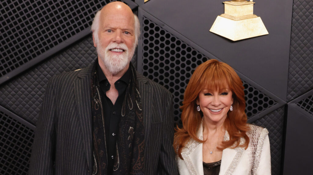 Reba McEntire & Rex Linn Are Stuck In Wedding Planning Limbo, Haven’t Printed Invites Yet