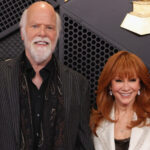 Reba McEntire & Rex Linn Are Stuck In Wedding Planning Limbo, Haven’t Printed Invites Yet