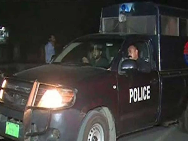 کراچی، شہر میں پولیس مقابلوں کے دوران 2 ڈاکو زخمی حالت میں گرفتار