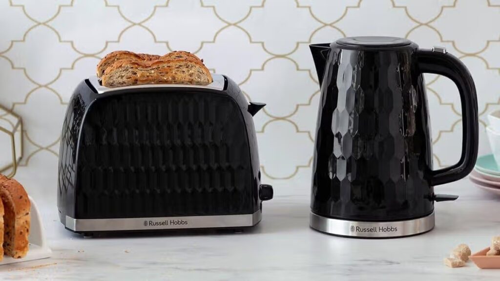 ‘Fast boil’ kettle has a ‘better shape than most for clean, drip-free pour’