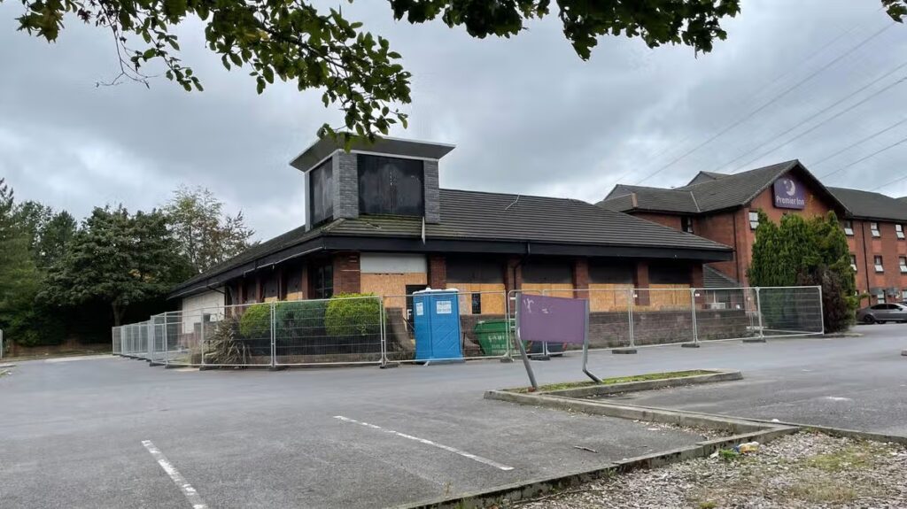 Major restaurant chain eyes up move into abandoned Prestwich eatery