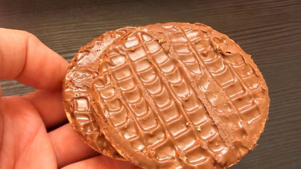 ‘Supermarket chocolate digestive costing 60p less is as good as McVities original’