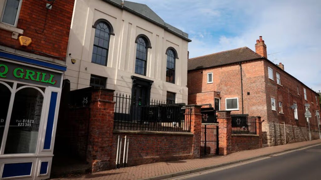 Leafy village 45 minutes from Nottingham that has an incredible Robin Hood link