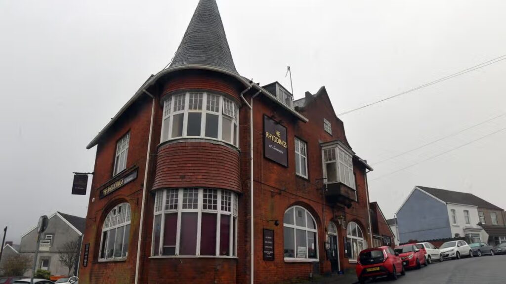 Thai restaurant that has people queueing for their food opening new site in old Swansea pub