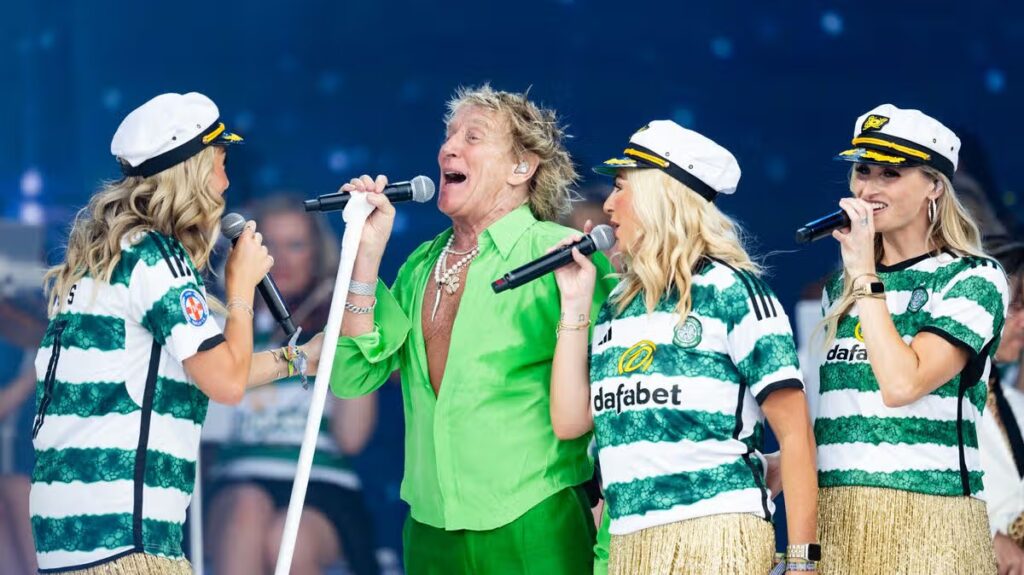 Music legend announces final tour with five UK dates