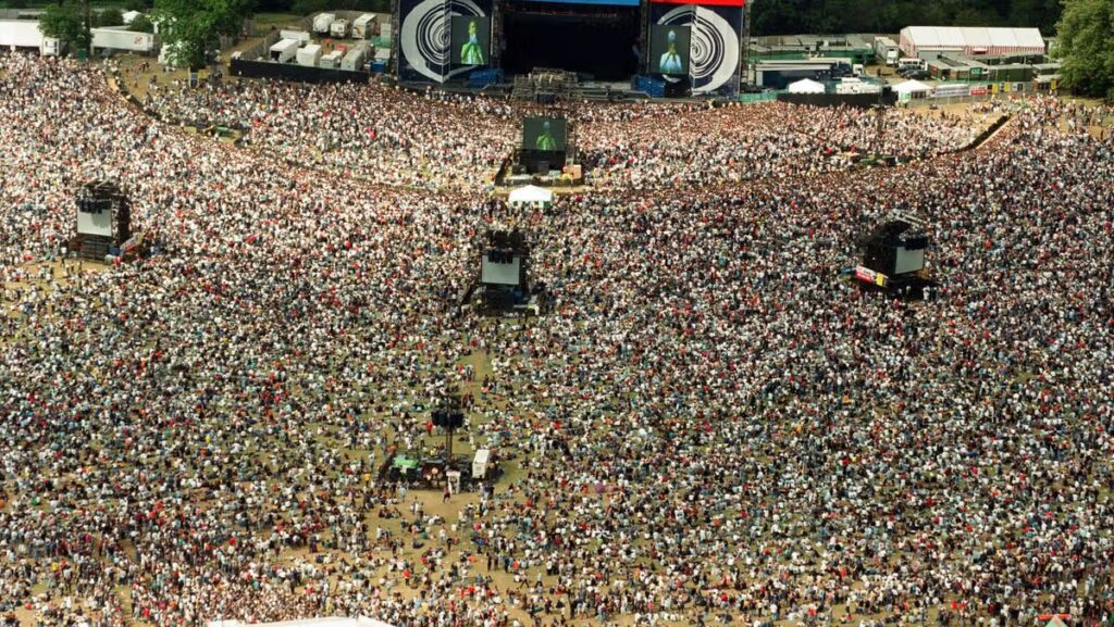 The Britpop band who turned down Oasis’ legendary Knebworth shows for a gig in Bosnia