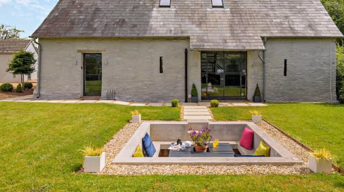 ‘Luxurious’ barn conversion with ‘expansive’ Black Mountain views and quirky garden