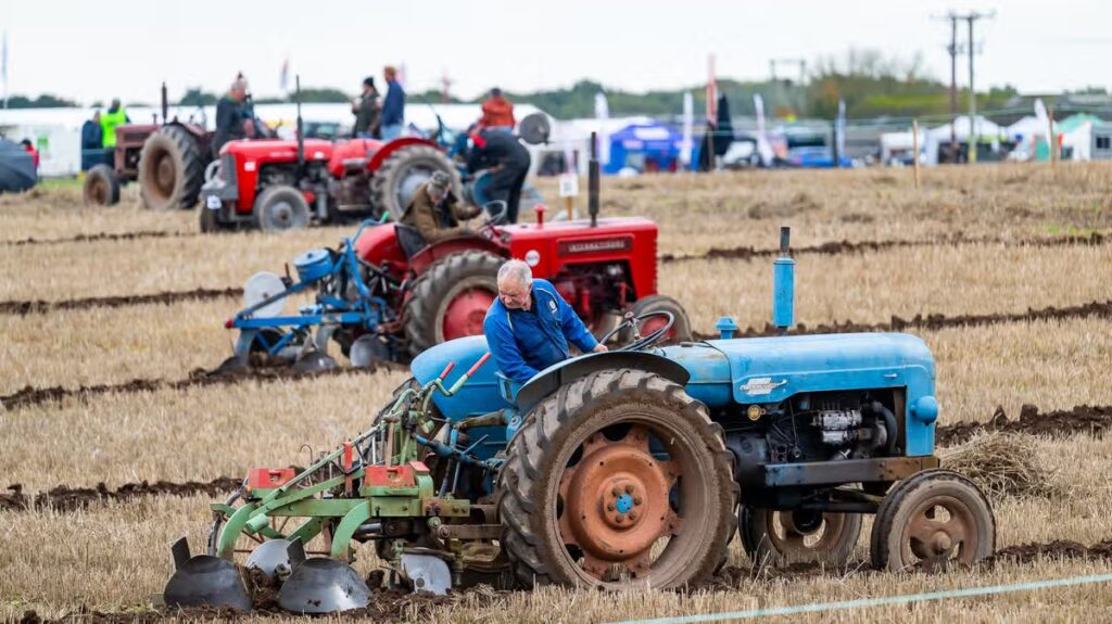 Tractors from across UK to descend on Warwickshire for huge event – and you can watch