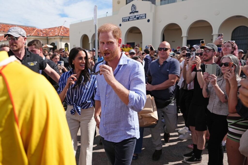 Mail: Prince Harry ‘expects to be let back in’ & thinks the Windsors ‘need him’