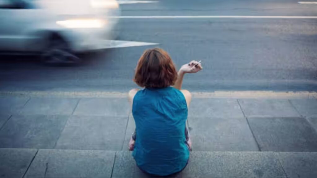Smoking Makes You Lonelier: Here's How Smokers Face Greater Social Isolation
