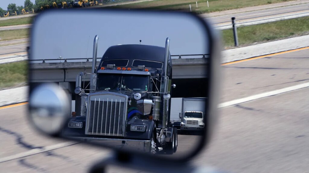 Nationwide Trucker Strike In US On October 1st? Fact-Checking Viral Claims