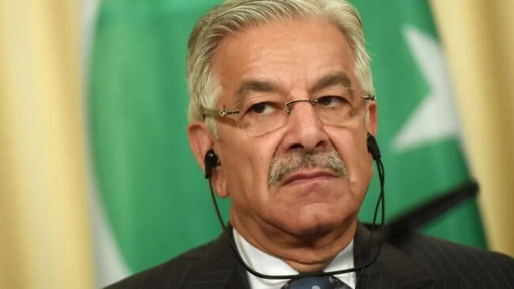 Khawaja Asif Shows His Class! Pak Defence Minister’s Threat-Like Gesture To Afghan Journalist Draws Flak | VIDEO