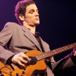 Lindsey Buckingham Dropped Les Paul, Strat, And Ovation After Playing The Rick Turner Model 1 For 30 Minutes [News]