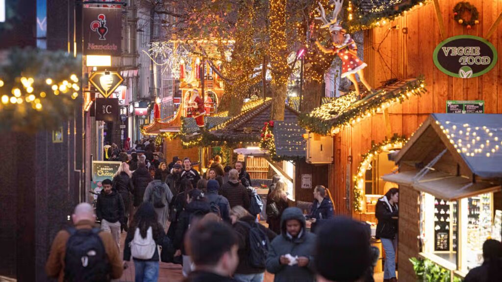 Birmingham Christmas Market is hiring at £13.45 an hour – no experience required