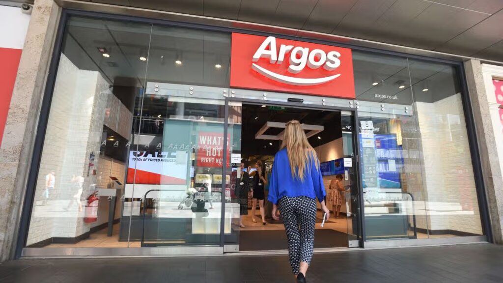 Argos shoppers save £547 on ‘beautiful’ velvet corner sofa