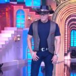 Salman Khan Loses Temper at Photographers on Sets of Bigg Boss
