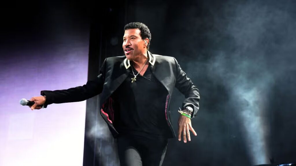 Lionel Richie hospitalised after feeling ‘dizzy’ on stage