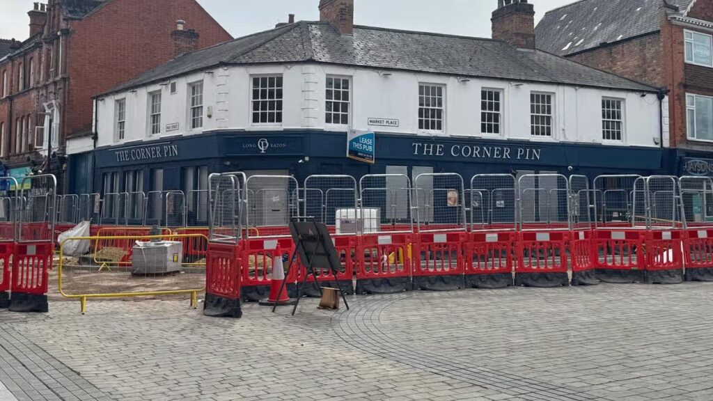 Long Eaton pub closed as search for new manager begins