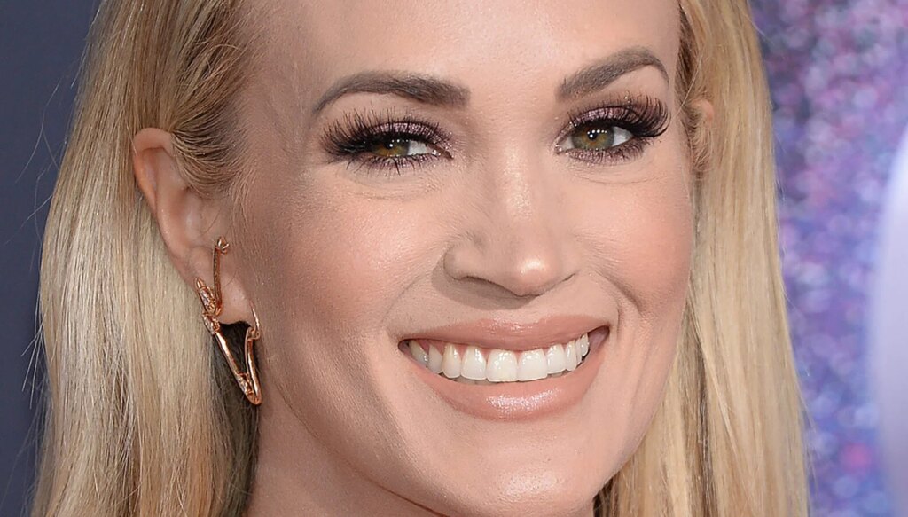 Carrie Underwood In Bikini Shows ‘Best Legs In Music’