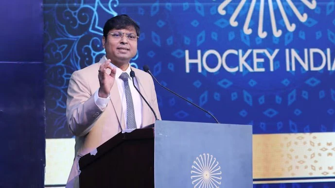 हॉकी इंडिया का DG आरके श्रीवास्तव पर बड़ा एक्शन, छीने सभी अधिकार; 8 आरोपों पर नोटिस – hockey india action against rk srivastava show cause notice eight serious charges ntc ntyv