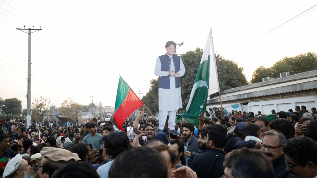 PTI के देशव्यापी प्रदर्शन से पहले इमरान की पार्टी को झटका, 25 नेताओं के पासपोर्ट ब्लॉक – pakistan court order blocks passports CM sohail afridi 24 pti leaders ntc ntyv