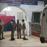 बेडशीट काे फाड़कर बना लिया फंदा, सुल्तानपुर जेल में 21 साल के कैदी ने पेड़ से लटक कर दे दी जान – sultanpur jail 21 year old prisoner suicide neem tree bedsheet pocso kidnapping lclg