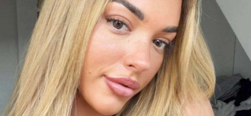 Alanna Pow Braless In Hot Tub Flaunts Her ‘Flappers’