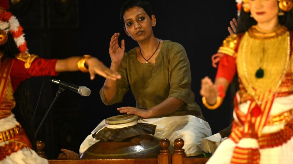 First woman student performs mizhavu arangettam at Kerala Kalamandalam