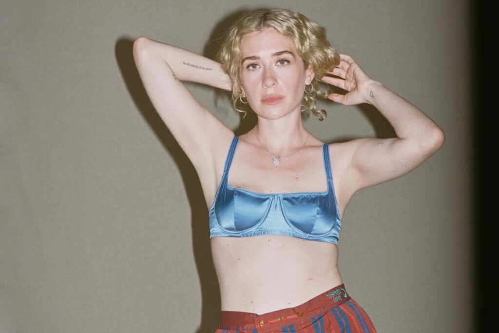 Blondshell is bloody and unsparing on her third album ‘Violins’