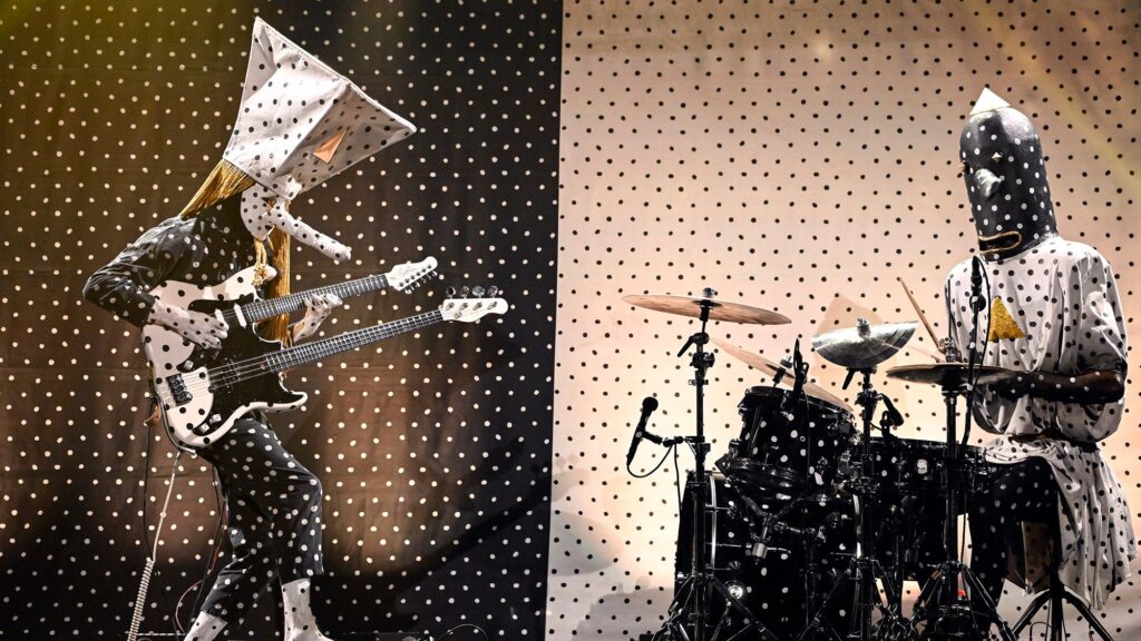Angine de Poitrine make Tonight Show debut with new song