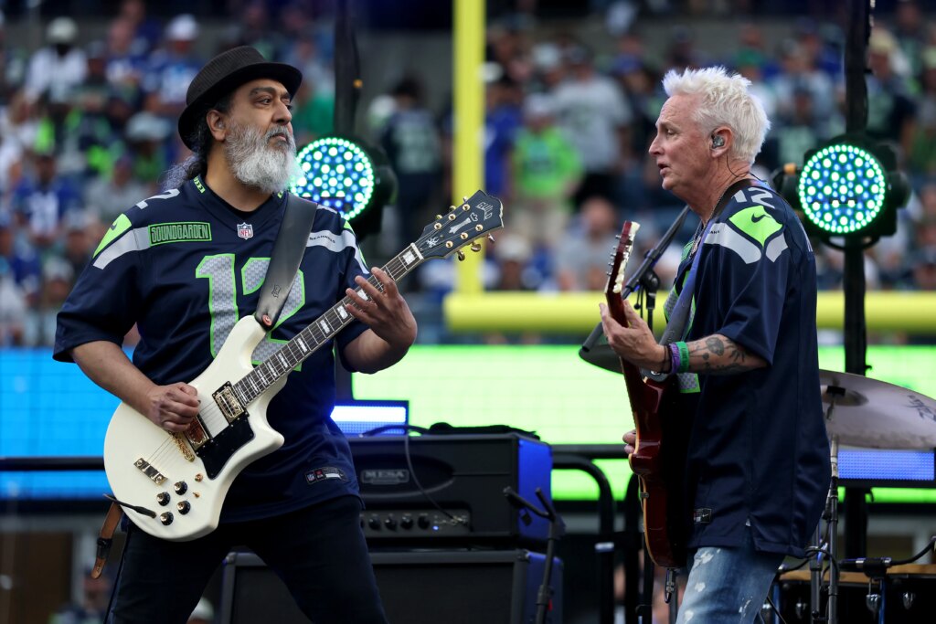 Soundgarden Reunite With Taylor Momsen At Seahawks Season Opener